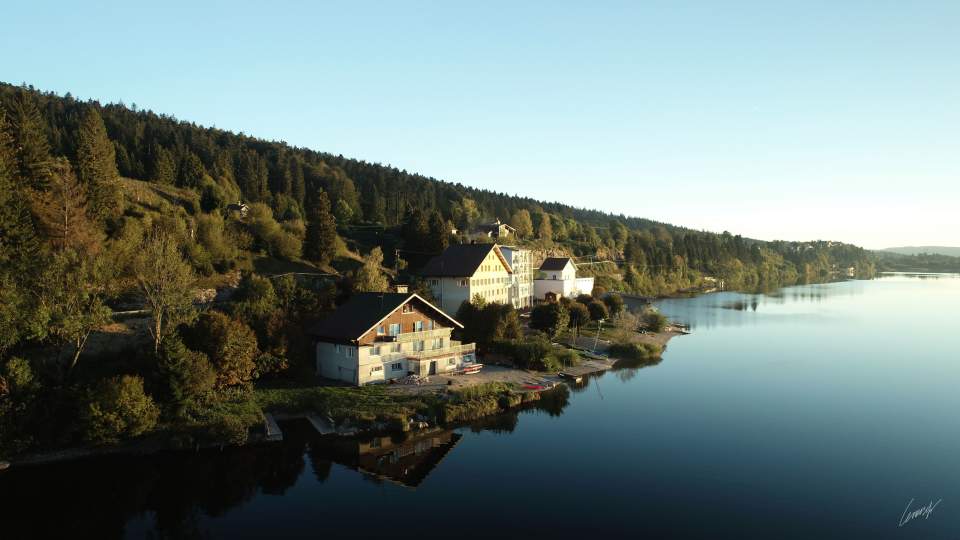 Hôtel de l'abbaye situé dans le Jura 